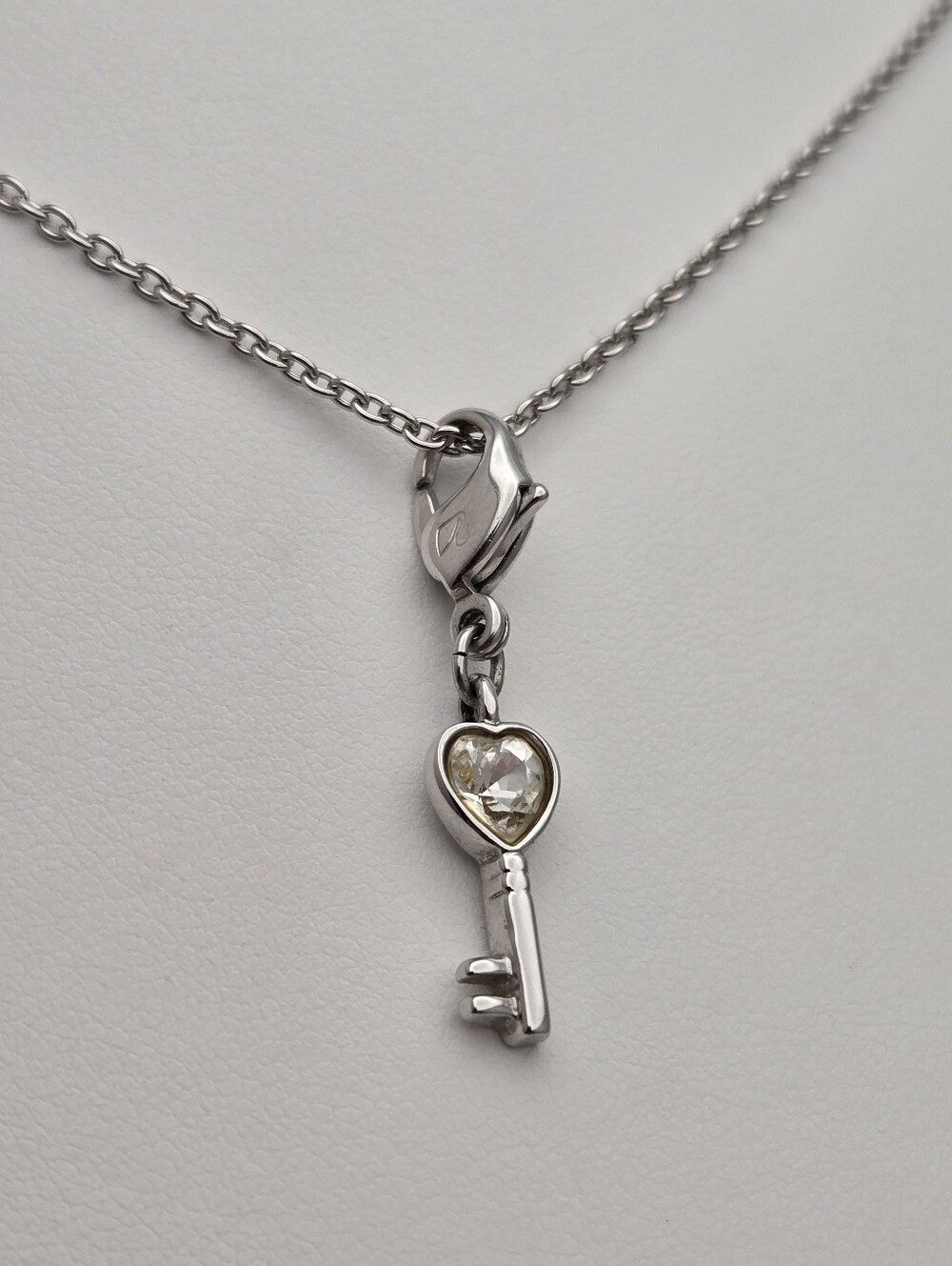 Swarovski Key to My Heart Necklace Crystal Heart Rhodium Swan Signed 19''